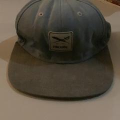 Casquette de baseball, a été signalé par MEININGER Hotel Berlin "Mitte" Humboldthaus utilisant iLost