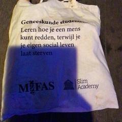 Poltsa, gisa salatu by De Heeren van Aemstel iLost erabiliz