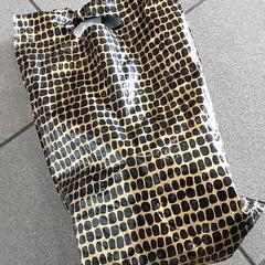 Bag - Plastiek tas zwart/goud, as reported by Centraal magazijn using iLost