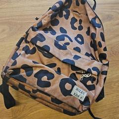Mochila, segundo informou HTM usando iLost