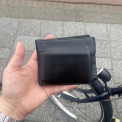 Black with blue wallet, amint azt az iLostnak jelentették.