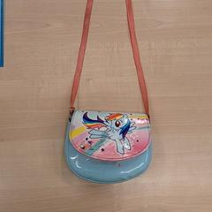 Veske, iLost를 사용하여 IKEA Leangen에 보고됨