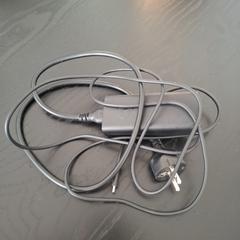 Cargador Black Dell charger, ha sido reportado por Ramada by Wyndham Amsterdam Airport Schiphol con iLost