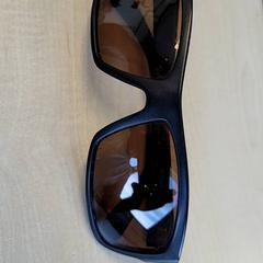 Gafas de sol, segundo informou Connexxion Haarlem IJmond usando iLost