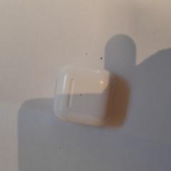 Puzdro na slúchadlá blanc, ako bolo nahlásené TCL pomocou iLost