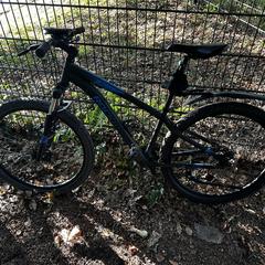 Mountain bike blauw zwart met zwart slot, as reported to iLost