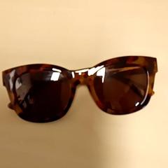 Sonnenbrille, gemeldet von Mövenpick Hotel Amsterdam City Centre über iLost