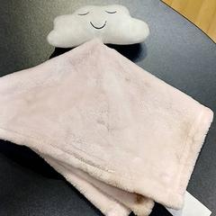 Mantita Gemo nuage rose et blanc, ha sido reportado por IKEA Bayonne Ametzondo con iLost