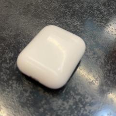 Lege airpods case, jak nahlášeno Rotterdam The Hague Airport pomocí iLost