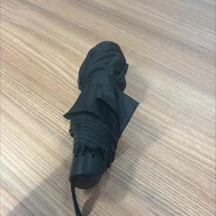 Paraply black, rapporterat av Vrije Universiteit Brussel (VUB) med iLost