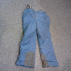 Pantalones de esquí, ha sido reportado por SnowWorld Landgraaf con iLost