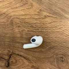 AirPod-ak, gisa salatu by MEININGER Hotel Marseille Centre la Joliette iLost erabiliz