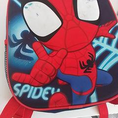 Mochila Spider man, segundo informou ilévia usando iLost