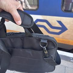 Tas in NS trein Amsterdam Zandvoort, segundo informou a iLost
