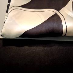 Foulard noir/blanc, as reported by IKEA Hénin-Beaumont using iLost