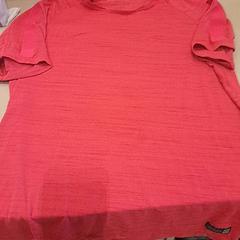 Roupa deportiva Roze, segundo informou Van der Valk Hotel Schiphol usando iLost