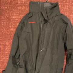 Chaqueta Black, ha sido reportado por ibis Styles Rotterdam Ahoy con iLost