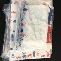 Suvenýry White bag, jak nahlášeno MEININGER Hotel Amsterdam Amstel pomocí iLost