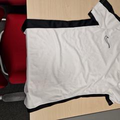Ing Wit Nike, amint azt Gemeente Roermond az iLost segítségével jelentette.