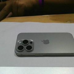 Smartphone grijs iPhone, come riportato da Pukkelpop Festivalterrein utilizzando iLost
