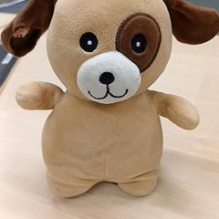 Peluche pulseira Chien marron clair et foncé, como reportado por IKEA Bayonne Ametzondo utilizando o iLost