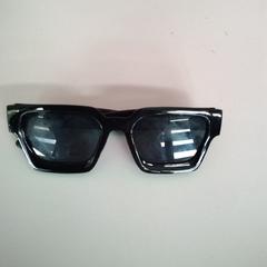 Sunglasses, as reported by Twisto using iLost