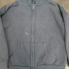 Kinder hoodie blauw, jak nahlášeno Rotterdam The Hague Airport pomocí iLost