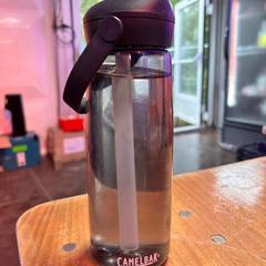 Vannflaske Camelbak Grijs/Zwart, som rapportert av Into The Great Wide Open ved bruk av iLost