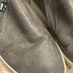 Buty, zgłoszono przez Sheraton Brussels Airport Hotel przy użyciu iLost