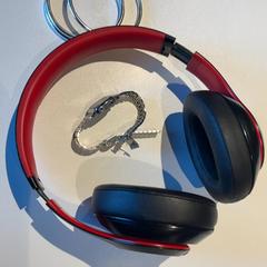 Auriculares, segundo informou Inntel Hotels Amsterdam Landmark usando iLost