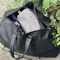 Zwarte tas met kappersspullen an iLost gemeldet