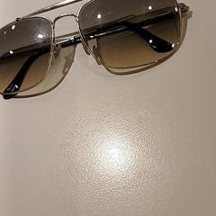 Gafas de sol, segundo informou Padualaan 97 usando iLost