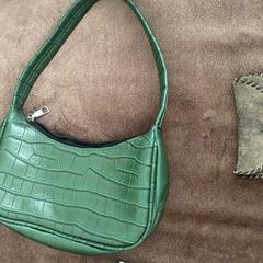 Groene tas en portomonee, gerapporteerd met iLost