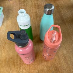 ウォーターボトル & 飲用ボトル がiLostで Gemeente Rotselaar によって報告されました