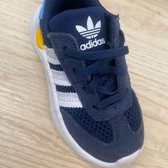 Sneaker enfant, come riportato da IKEA Liège utilizzando iLost