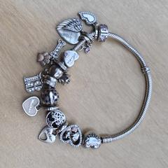Zilveren bedelarmband, iLost'a bildirildiği gibi