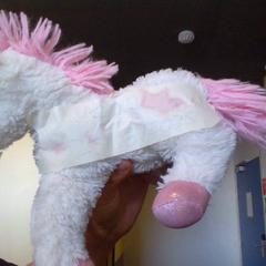 Kuscheltier blanche et rose, gemeldet von MEININGER Hotel Lyon Centre Berthelot über iLost