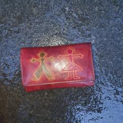 Bourdeaux Red Wallet, come riportato a iLost