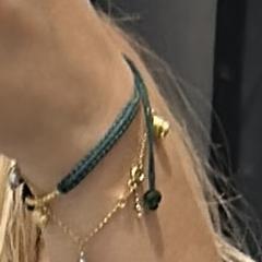 Armband met gouden en zilveren bedels, iLost-i jakinarazi zaion moduan