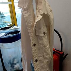 코트 Blanc jean, iLost를 사용하여 IKEA Strasbourg에 보고됨