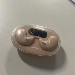 Earphones, segundo informou Silver Sands Beach usando iLost