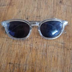 Gafas de sol grijs, segundo informou Crammerock 2025 usando iLost