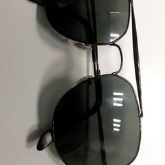 Gafas de sol zwart, ha sido reportado por Centraal magazijn con iLost