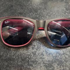 Sunglasses, as reported by Rotterdam The Hague Airport using iLost