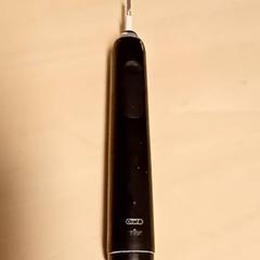 Electric toothbrush, as reported by Mövenpick Hotel Amsterdam City Centre using iLost