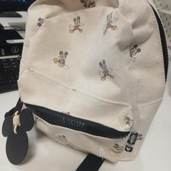 Iskolatáska mickey mouse, amint azt IKEA Zaventem az iLost segítségével jelentette.