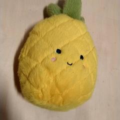 Plüss Ananas, amint azt IKEA Zwolle az iLost segítségével jelentette.