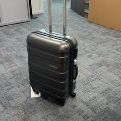 Valigia Zwart/grijs, come riportato da Connexxion Amstelland-Meerlanden Schiphol Noord utilizzando iLost
