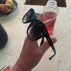 Zonnebril dames max mara، كما تم الإبلاغ عنه عبر iLost