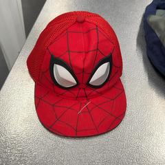 Kšiltovka Spider-Man, jak nahlášeno IKEA Eindhoven pomocí iLost